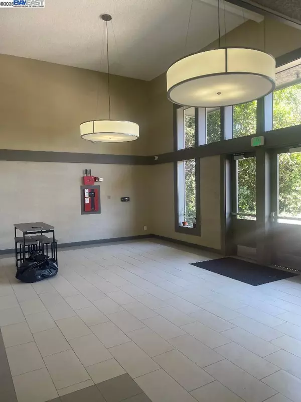 San Leandro, CA 94577,400 Davis 301