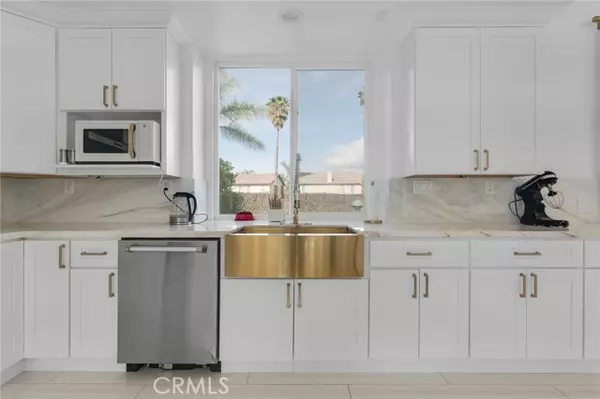 West Hills, CA 91307,6997 Sale AVE