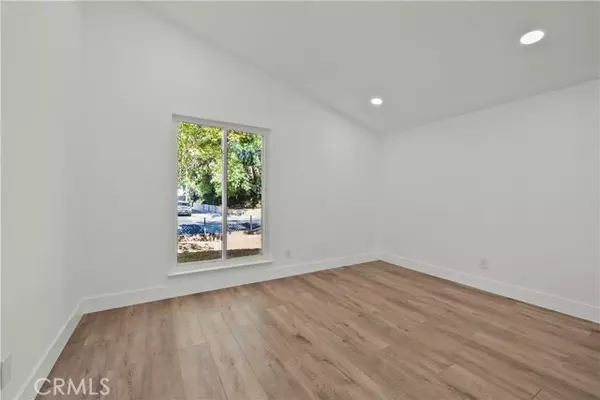 Canyon Country, CA 91351,18816 Darter