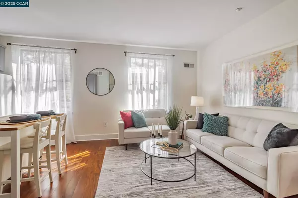 Oakland, CA 94611,4395 Piedmont Ave P208