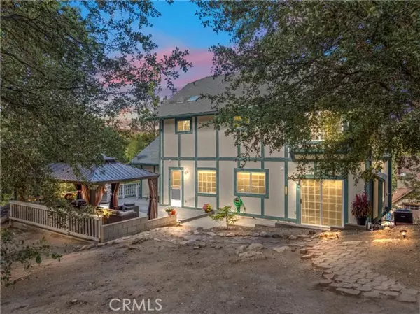 Lake Arrowhead, CA 92352,955 Teakwood DR