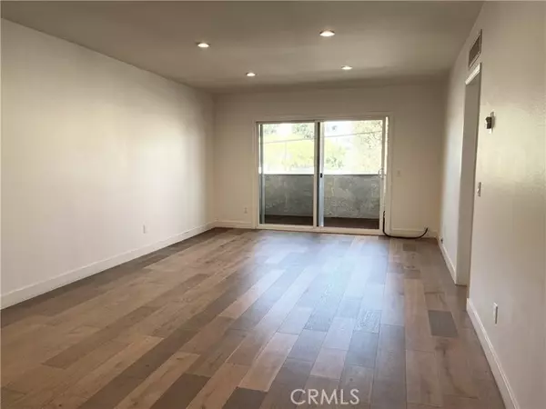 Valley Glen, CA 91401,6255 Woodman 203