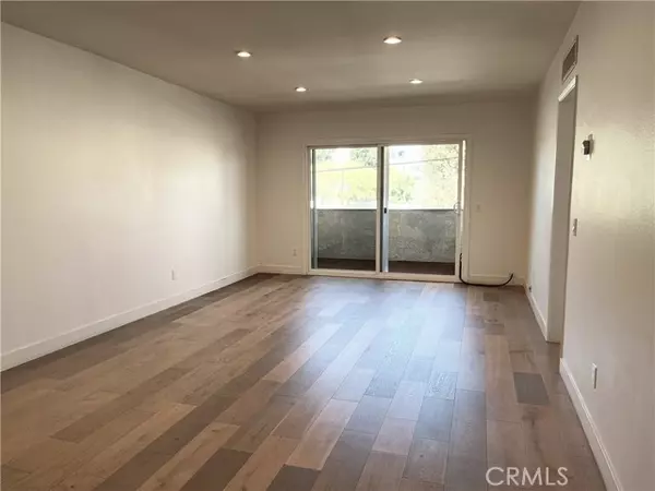 Valley Glen, CA 91401,6255 Woodman 203