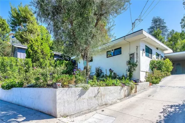 Woodland Hills, CA 91364,21806 Ybarra