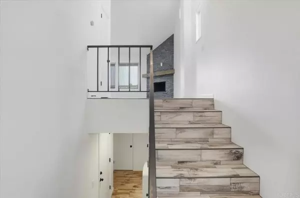 Carlsbad, CA 92009,6686 Corte Maria