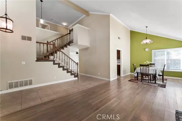 Valencia, CA 91355,25825 Via Cruz