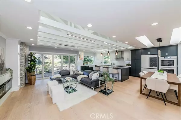 Laguna Woods, CA 92637,5309 Cantante
