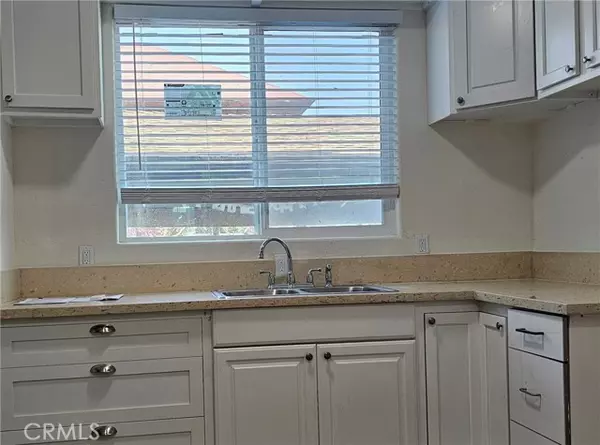 Los Angeles, CA 90011,183 E 35th