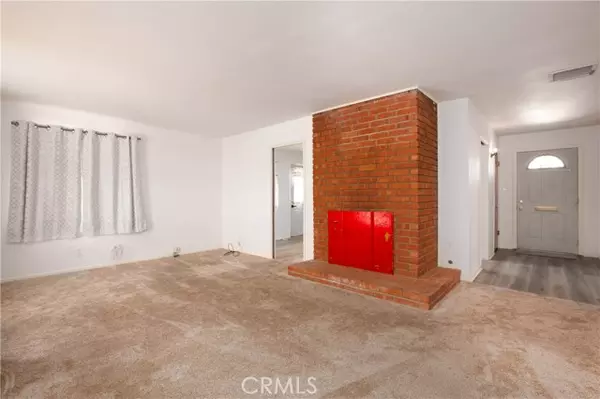 Lancaster, CA 93534,828 W Avenue J14