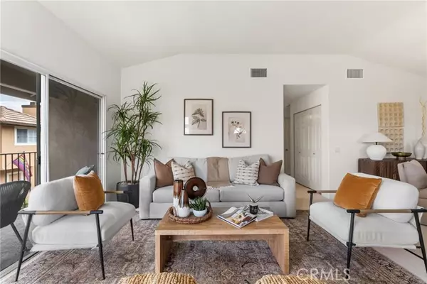 8123 E Oak Ridge CIR, Anaheim Hills, CA 92808