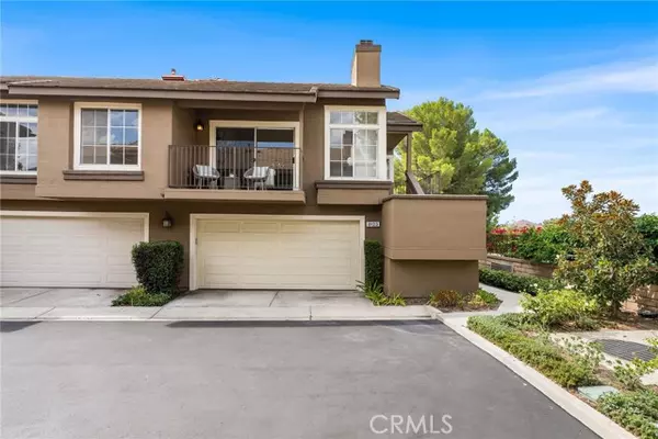 8123 E Oak Ridge CIR, Anaheim Hills, CA 92808