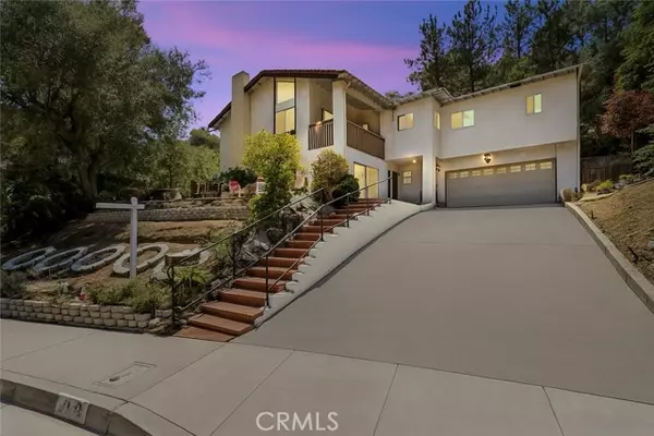 1438 Hillside DR, Glendale, CA 91208