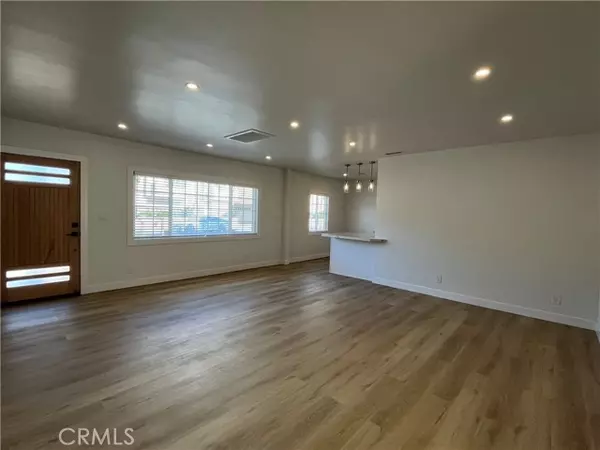 Valley Village, CA 91607,5609 Radford