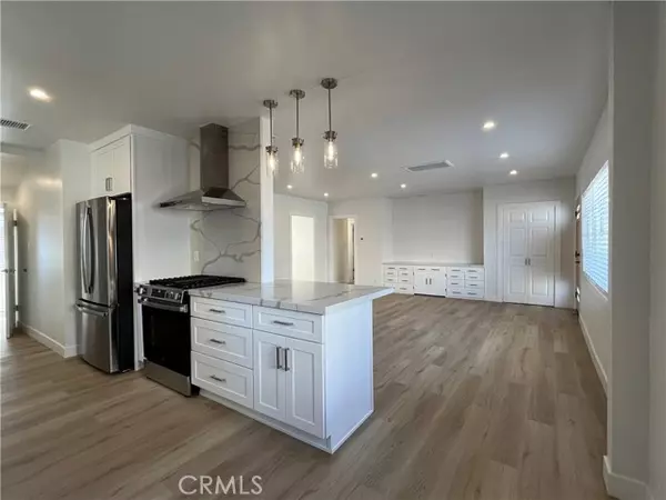 Valley Village, CA 91607,5609 Radford