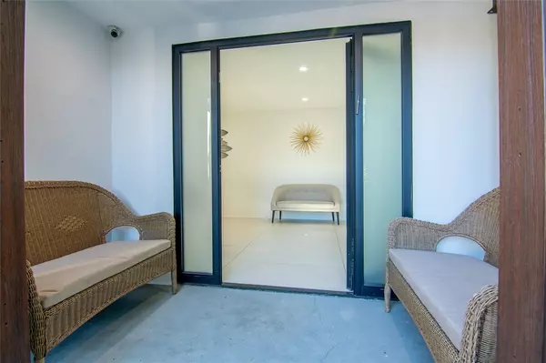 Tarzana, CA 91335,18328 Bessemer