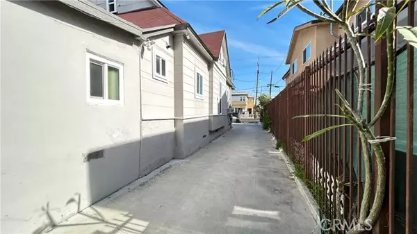 Los Angeles, CA 90011,120 E 31st ST