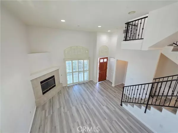 Northridge, CA 91325,18338 Rayen