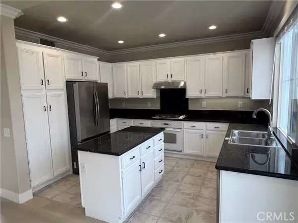 Irvine, CA 92620,43 Straw Flower