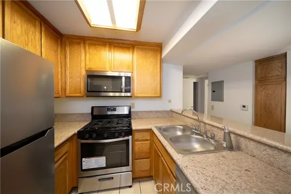 Encino, CA 91316,5325 Newcastle 108