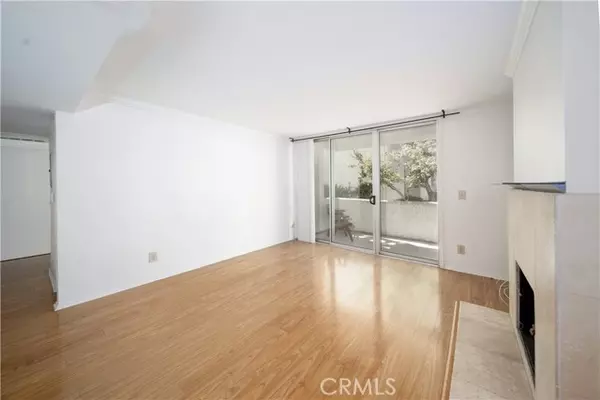 Encino, CA 91316,5325 Newcastle 108