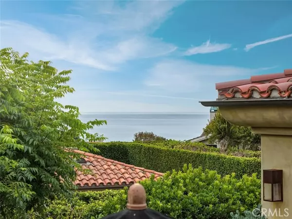 Laguna Beach, CA 92651,839 Emerald Bay