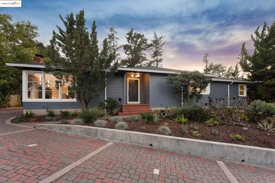 7927 Sterling DR, Oakland, CA 94605