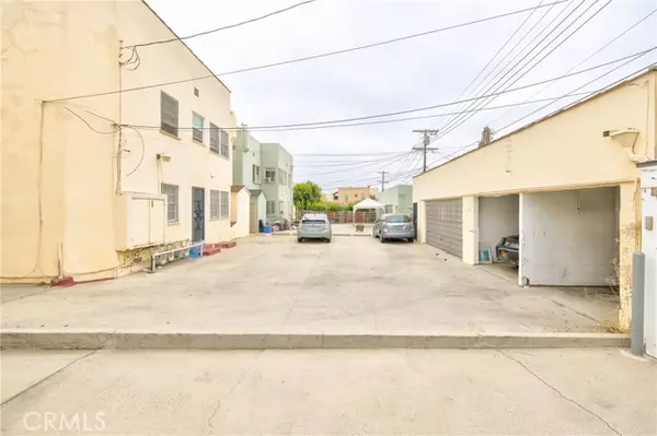 Los Angeles, CA 90036,445 N Spaulding