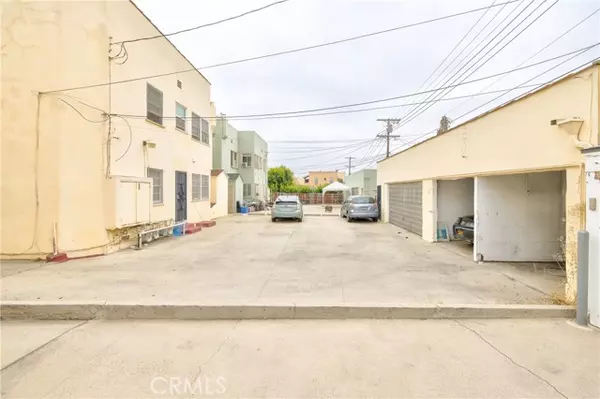 Los Angeles, CA 90036,445 N Spaulding