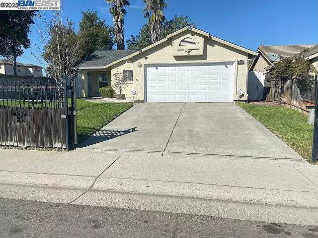 1201 Xandria DR, Sacramento, CA 95838-2768