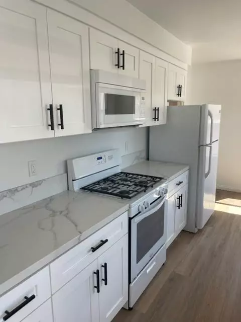 Winnetka, CA 91306,20335 Londelius