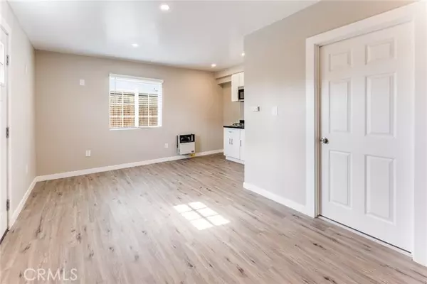 North Hollywood, CA 91605,12008 Roscoe Blvd