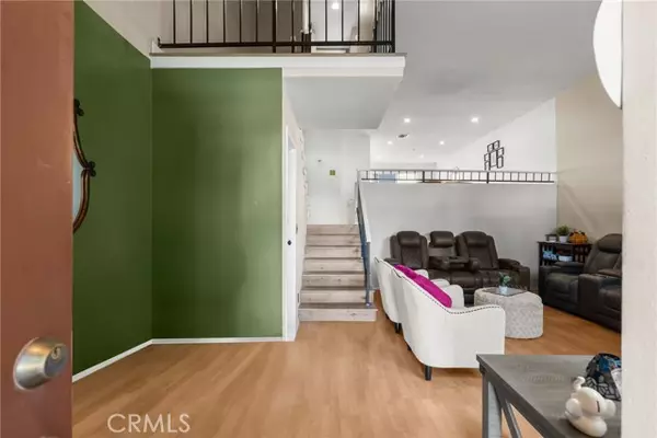 Reseda, CA 91335,19545 Sherman Way 74