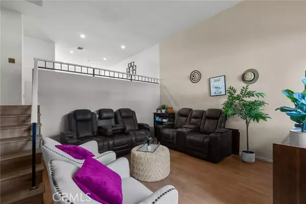 Reseda, CA 91335,19545 Sherman Way 74