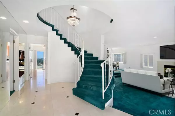 Tarzana, CA 91356,19695 Valdez DR