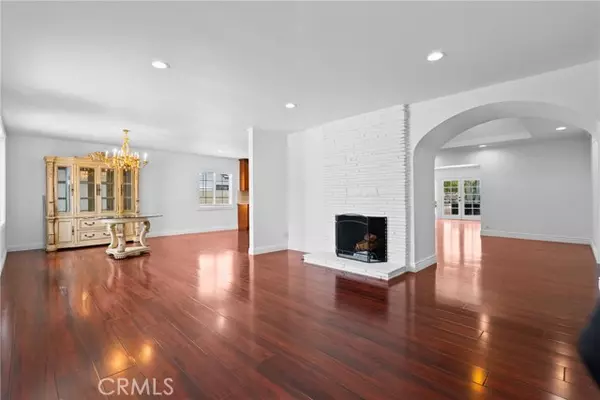 Woodland Hills, CA 91367,23036 Burbank