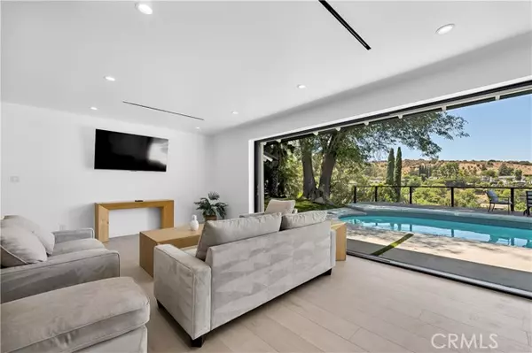 17072 Oak View DR, Encino, CA 91436