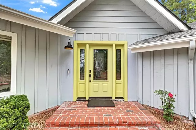 Running Springs, CA 92382,30396 Live Oak DR