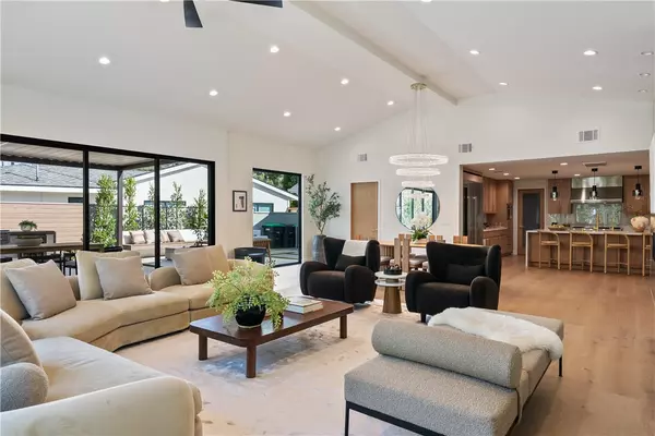 Costa Mesa, CA 92626,2989 Ceylon DR
