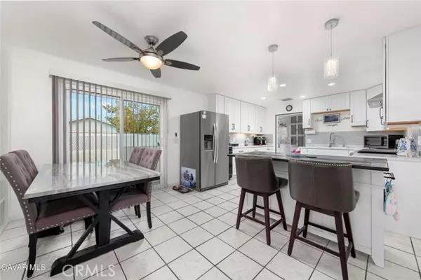 43014 7th ST, Lancaster, CA 93535