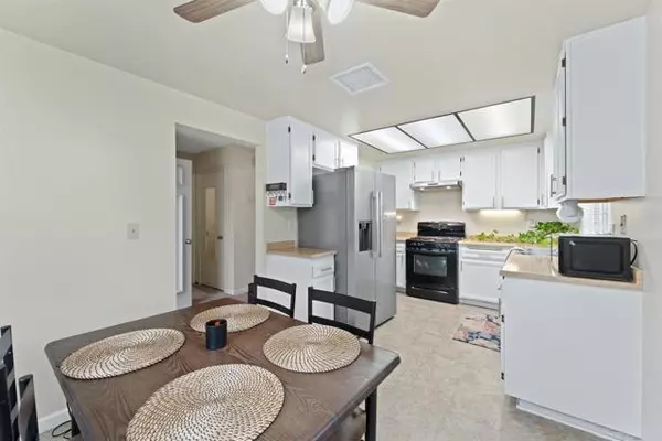 Escondido, CA 92025,472 DEVONSHIRE GLN