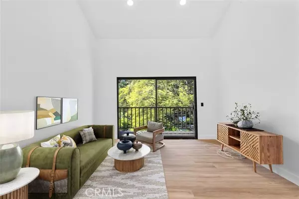 Los Angeles, CA 90042,4210 Via Arbolada 317