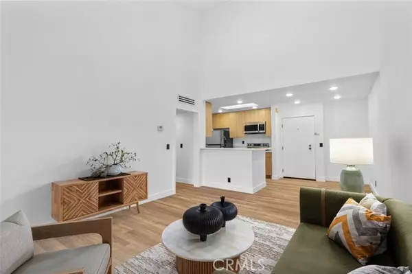 Los Angeles, CA 90042,4210 Via Arbolada 317