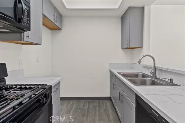 Reseda, CA 91335,19350 Sherman Way 125