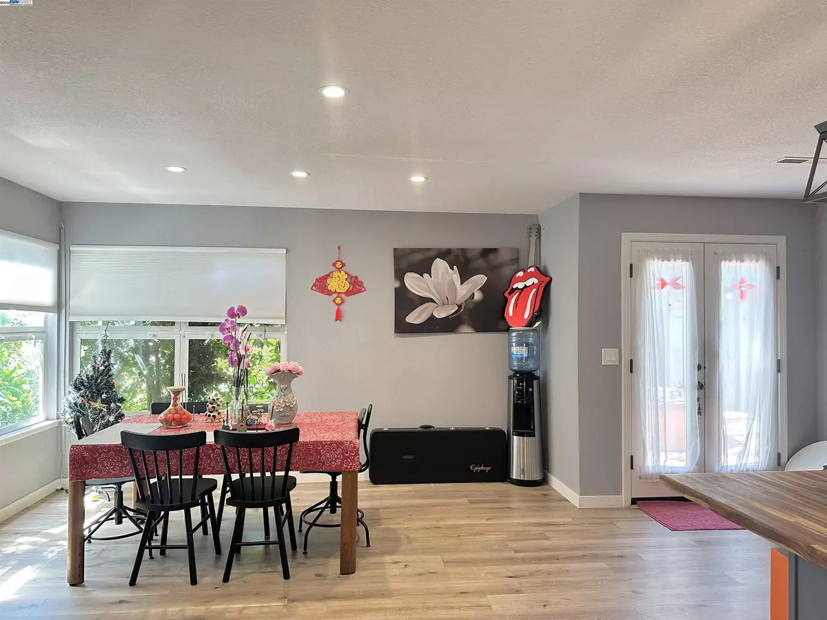 San Mateo, CA 94401,946 N Idaho St