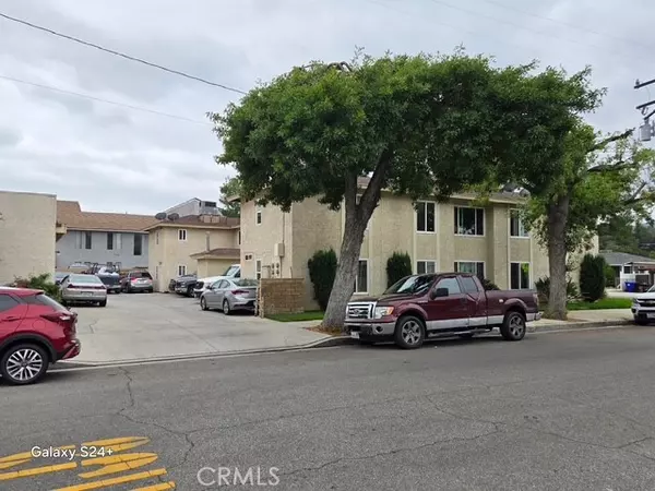 Newhall, CA 91321,24522 Chestnut