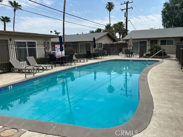686 E Cottonwood RD 7, Palm Springs, CA 92262