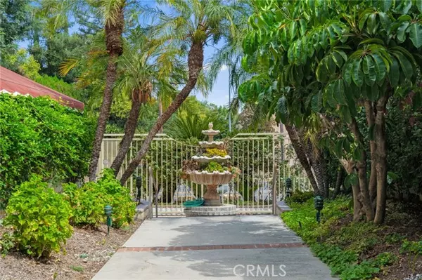 Encino, CA 91316,5225 White Oak AVE 1