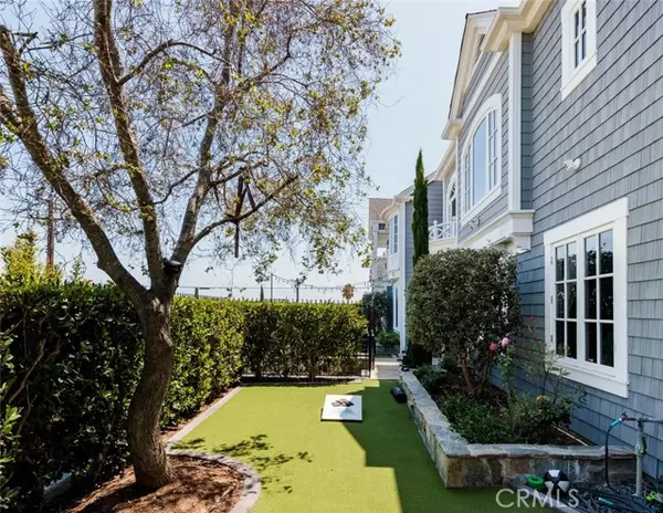 Newport Beach, CA 92663,125 Kings PL