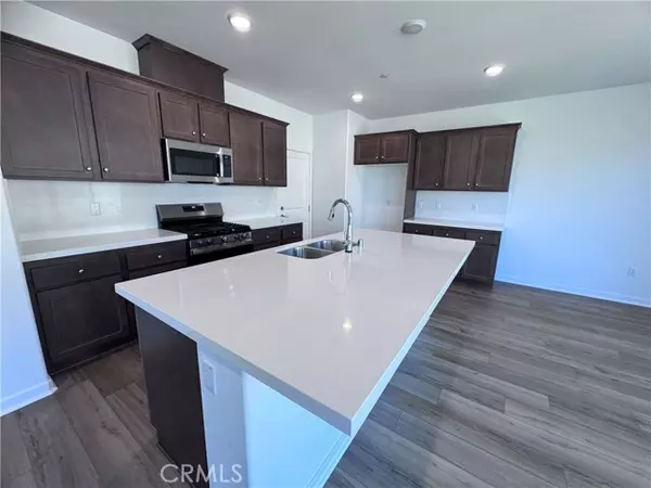 Lake Elsinore, CA 92530,33313 Riverside