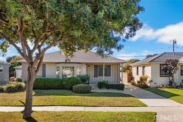 Lakewood, CA 90713,4715 4715 Briercrest